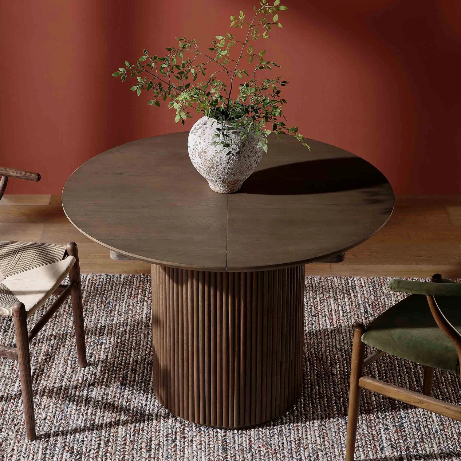 Maru Round 4-6 Seater Extending Oak Pedestal Dining Table, Silver Oak 6 Maru Round 4-6 Seater Extending Oak Pedestal Dining Table, Silver Oak - Image 4